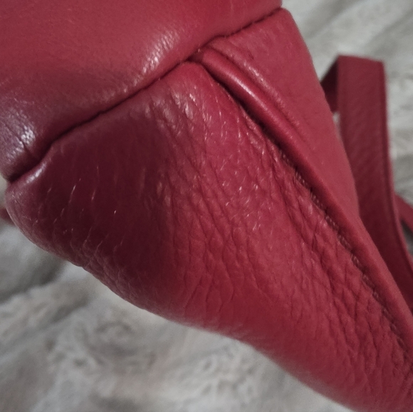 HOBO Pier Pebbled Red Leather Crossbody/ Shoulder Bag  Never Used - Picture 9 of 16